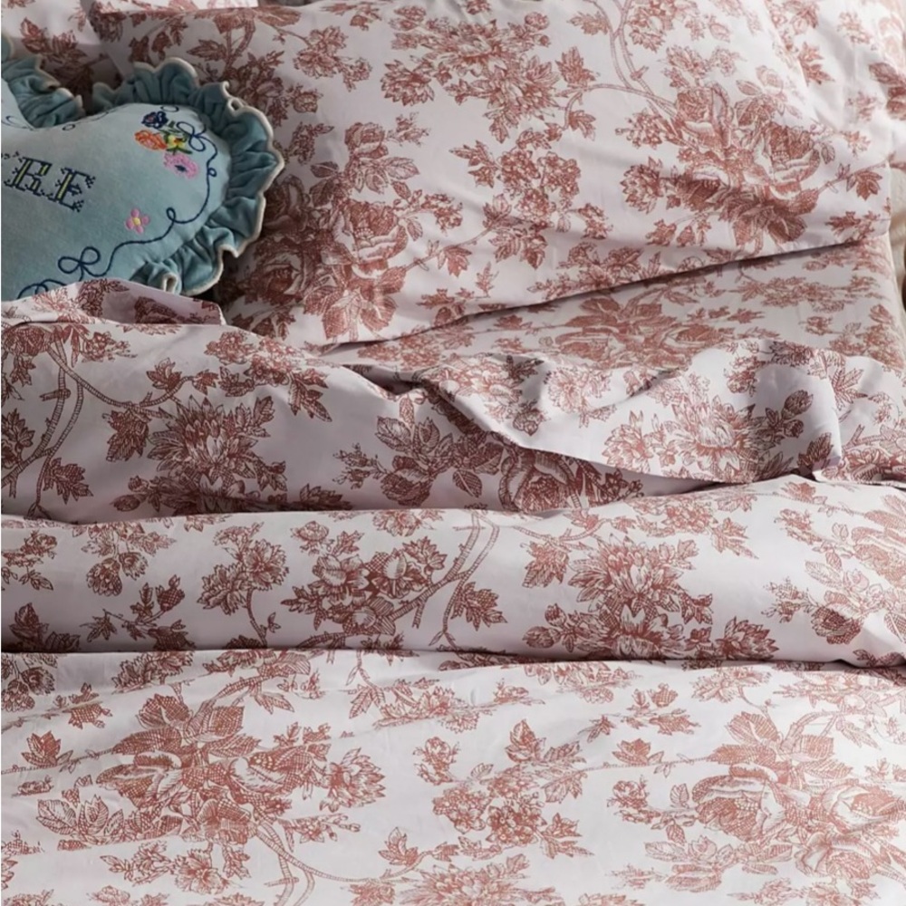 Urban Outfitters Toile Duvet Cover in Orchid Tint with Brown Twin/Twin XL
